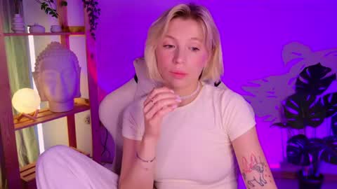 Elly online show from 07-19-26, 03:21