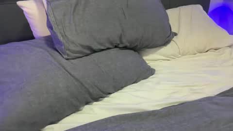 Snapshot of baloualou chatting on 03-08-25, 04:45 C2C online show from 03-08-25, 04:45