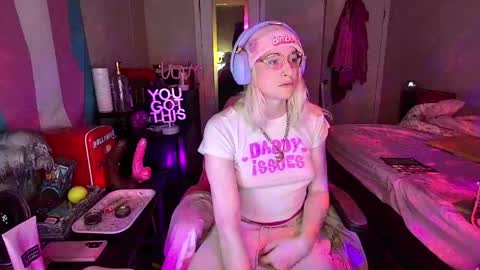Snapshot of bambibimbosparkles chatting on 04-25-26, 04:15 Bambi Sparkles TS online show from 04-25-26, 04:15