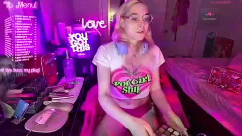 Snapshot of bambibimbosparkles chatting on 05-23-26, 03:12 Bambi Sparkles TS online show from 05-23-26, 03:12