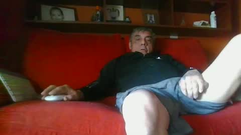 Snapshot of bambino6060 chatting on 06-19-26, 07:17 bambino6060 online show from 06-19-26, 07:17