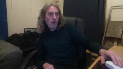 Snapshot of bangintoleather chatting on 10-14-25, 01:17 bangintoleather online show from 10-14-25, 01:17