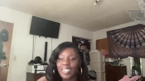Snapshot of bankofchell chatting on 04-10-26, 05:28 Chelly online show from 04-10-26, 05:28