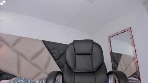 Snapshot of barbaraknox_ chatting on 06-20-26, 06:22 Barbara online show from 06-20-26, 06:22