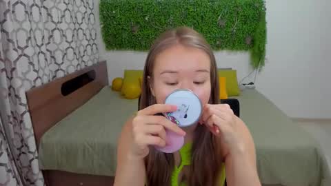 Snapshot of barbaramiles chatting on 12-27-24, 10:55 Barbara online show from 12-27-24, 10:55