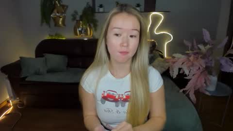 Snapshot of barbaramiles chatting on 10-23-25, 11:31 Barbara online show from 10-23-25, 11:31