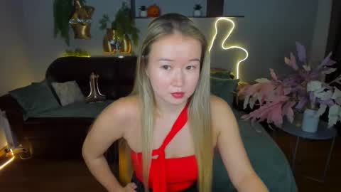 Snapshot of barbaramiles chatting on 10-28-25, 11:25 Barbara online show from 10-28-25, 11:25