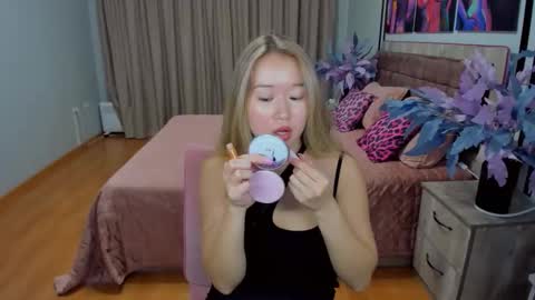 Snapshot of barbaramiles chatting on 10-29-25, 09:55 Barbara online show from 10-29-25, 09:55