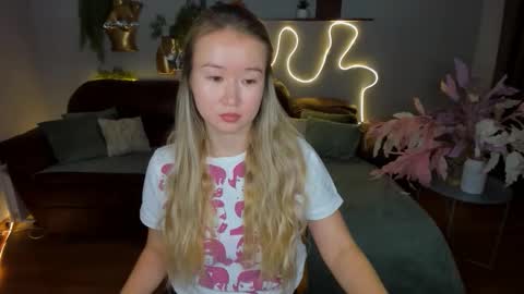 Snapshot of barbaramiles chatting on 10-30-25, 11:22 Barbara online show from 10-30-25, 11:22