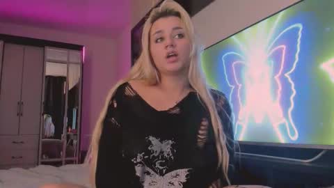 Snapshot of barbarasiren chatting on 09-25-25, 02:21 barbarasiren online show from 09-25-25, 02:21