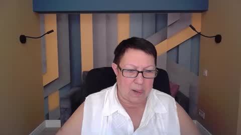 Snapshot of barbaraturners chatting on 11-20-25, 12:44 barbaraturners online show from 11-20-25, 12:44