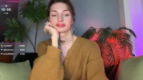 Snapshot of barbie_bi chatting on 01-11-25, 03:31 My name is Molly. Please say hello I like talking to you. If you have any wishes or obscene desires please use the tip menu online show from 01-11-25, 03:31