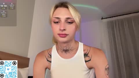 Snapshot of barbie_bi chatting on 09-14-25, 07:46 My name is Molly. Please say hello I like talking to you. If you have any wishes or obscene desires please use the tip menu online show from 09-14-25, 07:46