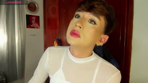 Snapshot of barbie_boy_ chatting on 10-01-25, 06:52 I work from home this is my room 3 online show from 10-01-25, 06:52