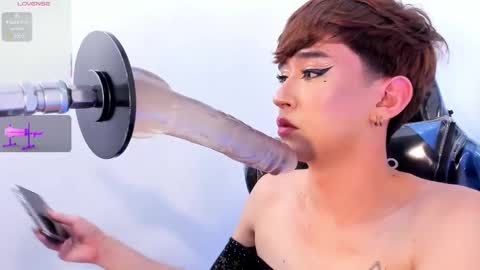 Snapshot of barbie_boy_ chatting on 11-06-25, 05:30 I work from home this is my room 3 online show from 11-06-25, 05:30