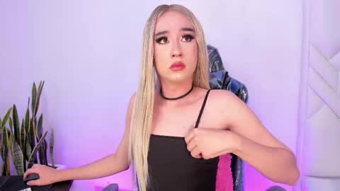 Snapshot of barbie_boy_ chatting on 12-14-25, 08:41 I work from home this is my room 3 online show from 12-14-25, 08:41