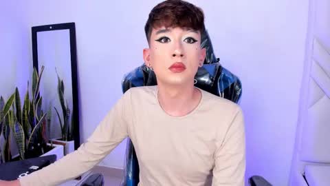 Snapshot of barbie_boy_ chatting on 01-08-26, 08:49 I work from home this is my room 3 online show from 01-08-26, 08:49