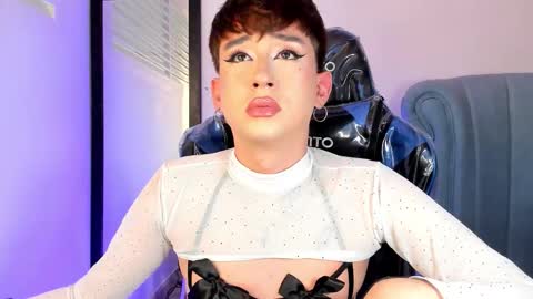 Snapshot of barbie_boy_ chatting on 02-17-26, 06:32 I work from home this is my room 3 online show from 02-17-26, 06:32