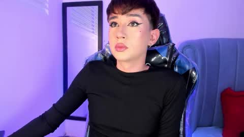 Snapshot of barbie_boy_ chatting on 02-21-26, 01:56 I work from home this is my room 3 online show from 02-21-26, 01:56