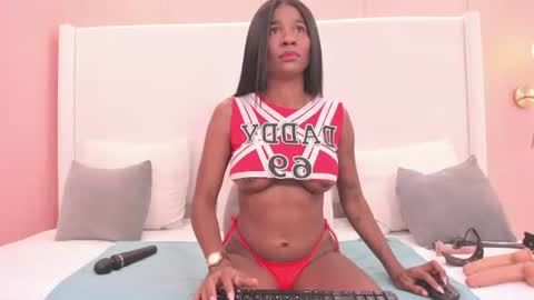 Snapshot of barbie_ebony_ chatting on 07-19-26, 03:10 Nicolle online show from 07-19-26, 03:10