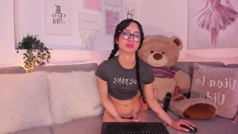 Snapshot of barbie_ev chatting on 02-25-25, 05:08 Barbara online show from 02-25-25, 05:08