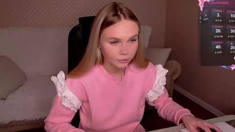 Snapshot of barbie_lillie chatting on 10-24-25, 04:31 Lilli 3 online show from 10-24-25, 04:31