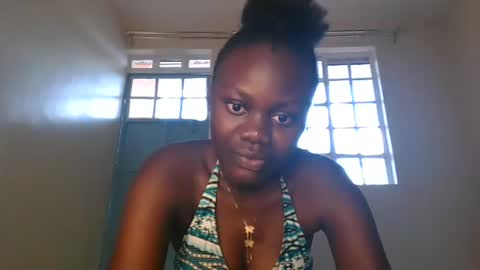 Snapshot of barbie_queen2 chatting on 06-07-26, 12:31 queen online show from 06-07-26, 12:31