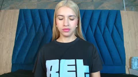 Snapshot of barbiie_98 chatting on 09-19-25, 12:06 barbiie_98 online show from 09-19-25, 12:06