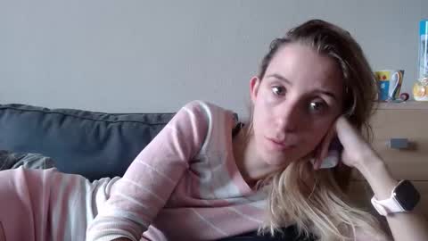 Snapshot of barelylegalblondy chatting on 03-02-26, 10:00 Lena online show from 03-02-26, 10:00