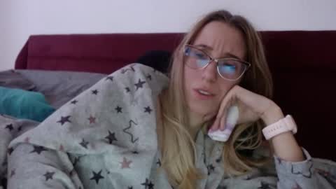 Snapshot of barelylegalblondy chatting on 03-03-26, 11:05 Lena online show from 03-03-26, 11:05