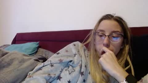 Snapshot of barelylegalblondy chatting on 03-05-26, 09:05 Lena online show from 03-05-26, 09:05