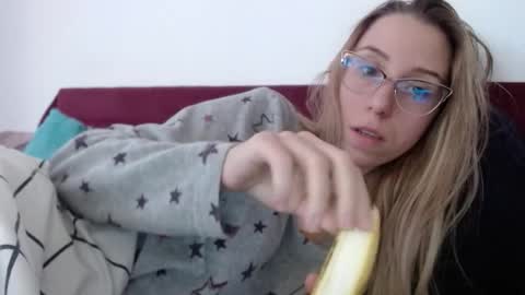 Snapshot of barelylegalblondy chatting on 03-06-26, 08:22 Lena online show from 03-06-26, 08:22