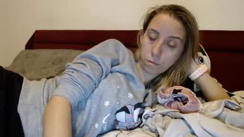 Snapshot of barelylegalblondy chatting on 03-10-26, 06:24 Lena online show from 03-10-26, 06:24