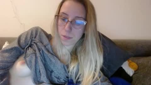 Snapshot of barelylegalblondy chatting on 03-26-26, 06:24 Lena online show from 03-26-26, 06:24