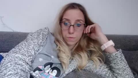 Snapshot of barelylegalblondy chatting on 03-29-26, 10:37 Lena online show from 03-29-26, 10:37