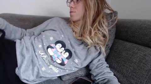 Snapshot of barelylegalblondy chatting on 04-03-26, 07:28 Lena online show from 04-03-26, 07:28