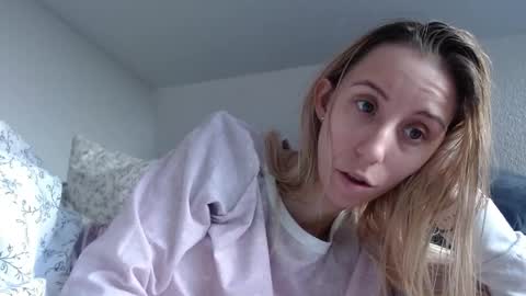 Snapshot of barelylegalblondy chatting on 04-08-26, 09:42 Lena online show from 04-08-26, 09:42