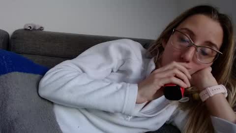 Snapshot of barelylegalblondy chatting on 04-17-26, 09:23 Lena online show from 04-17-26, 09:23