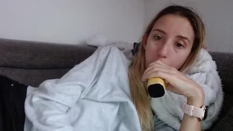 Snapshot of barelylegalblondy chatting on 05-06-26, 08:19 Lena online show from 05-06-26, 08:19