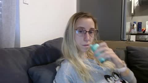 Snapshot of barelylegalblondy chatting on 05-14-26, 07:15 Lena online show from 05-14-26, 07:15