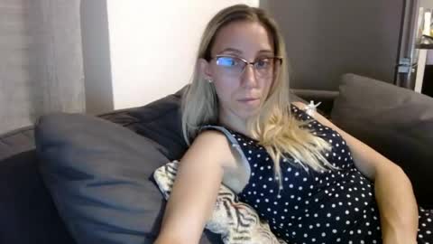 Snapshot of barelylegalblondy chatting on 05-28-26, 06:05 Lena online show from 05-28-26, 06:05
