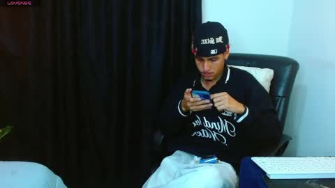Snapshot of bastiaan_28 chatting on 05-14-26, 10:49 Bastian online show from 05-14-26, 10:49