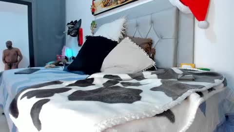 Idaly and Carlos online show from 12-14-24, 02:56