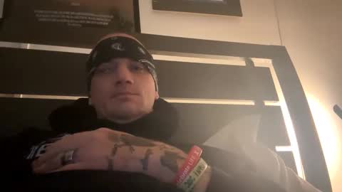 Snapshot of battlewolfxx chatting on 12-20-24, 03:58 battlewolfxx online show from 12-20-24, 03:58