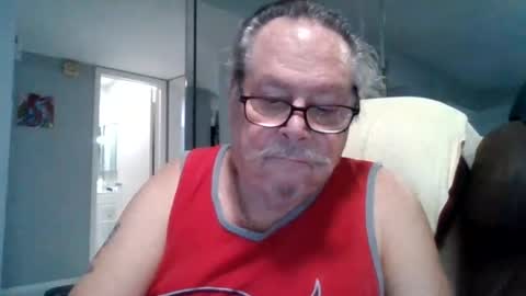 Snapshot of bbb1952 chatting on 06-25-26, 01:37 Single Grandpa in Florida. Love to C2C and have Fun Privately online show from 06-25-26, 01:37