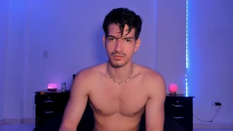 Valentino online show from 01-03-25, 09:15