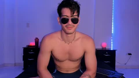 Valentino online show from 01-04-25, 09:31