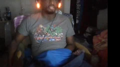 rocker n queen online show from 11-18-25, 01:26