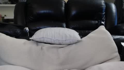 Julie online show from 12-01-25, 04:12