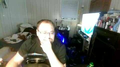 Snapshot of beachboys_2008 chatting on 05-20-26, 05:57 taz online show from 05-20-26, 05:57